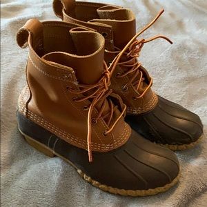 L.L. BEAN BOOTS CLOSE TO PERFECT CONDITION.